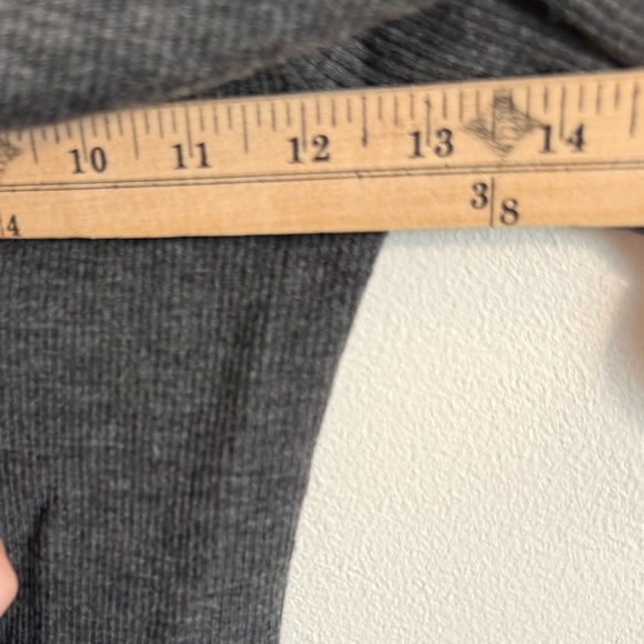 🔥 Wilfred Croquis Off The Shoulder Sweater Grey Like New! - Picture 6 of 9